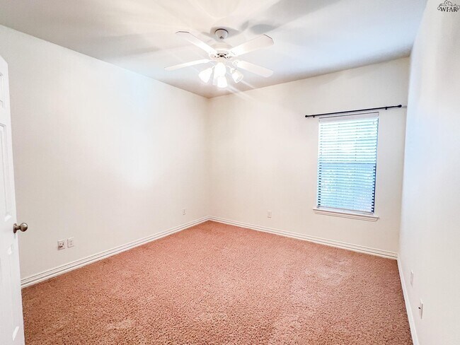 Building Photo - 1703 Rockridge Dr