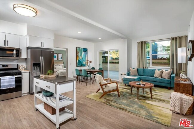 Building Photo - 10568 Gateway Prom