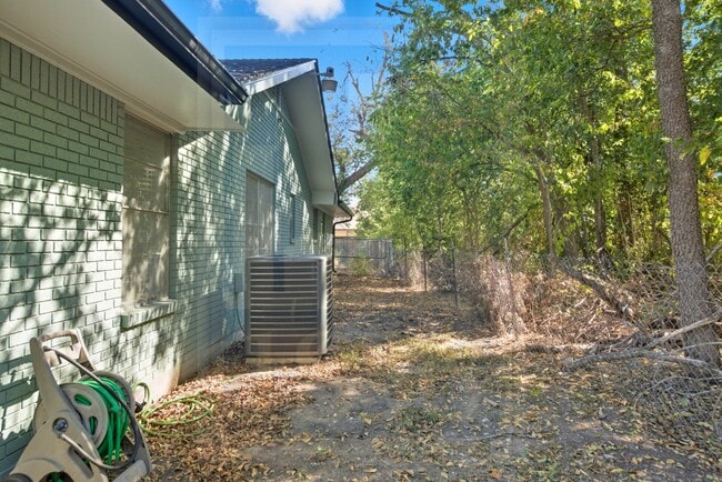 Building Photo - 609 Carlos G Parker Blvd NW