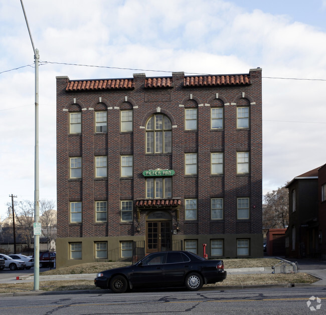 Building Photo - Peter Pan Apartments