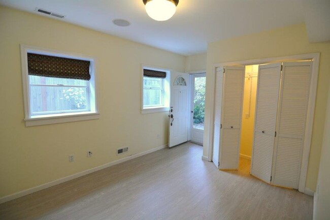 Building Photo - Two Bedroom Duplex Unit