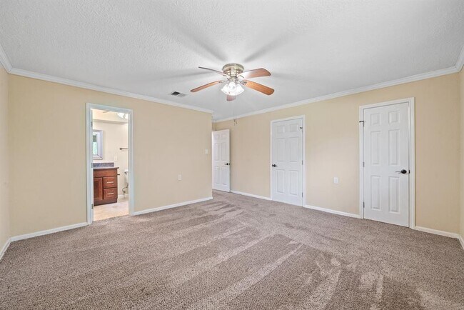 Building Photo - 5123 Shady Oaks Ln