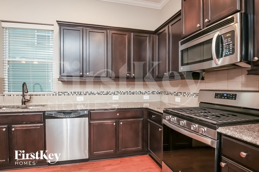 Building Photo - 215 Topsaw Ln