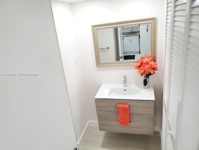 Building Photo - 18011 Biscayne Blvd