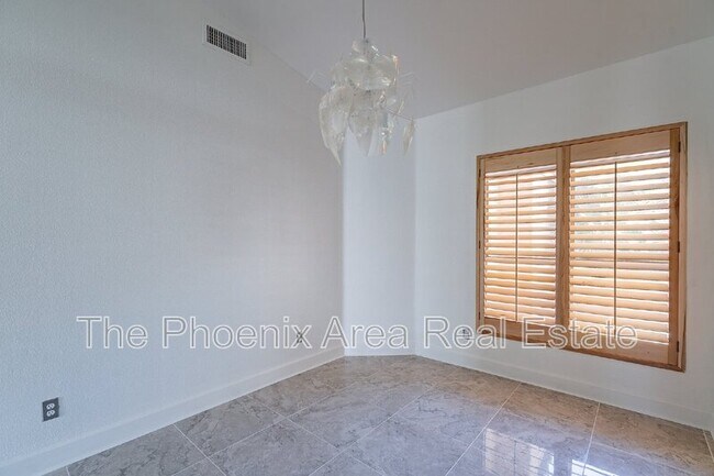 Building Photo - 4663 S Oleander Dr