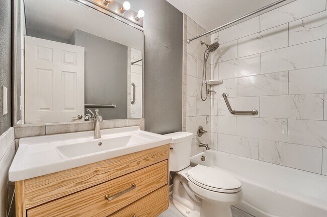 Building Photo - 2 Bedroom Condo in Boulder