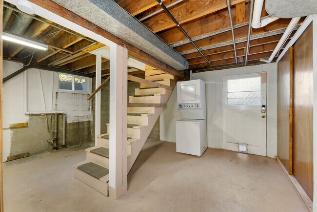 Building Photo - 1679 S 54th St