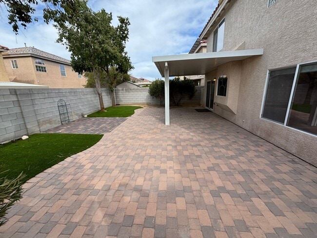 Building Photo - Beautiful two-story home with 4 BED / 2.5 BATH w Loft located in Henderson Nevada!