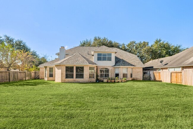 Building Photo - 14910 Lake Woodbridge Ct