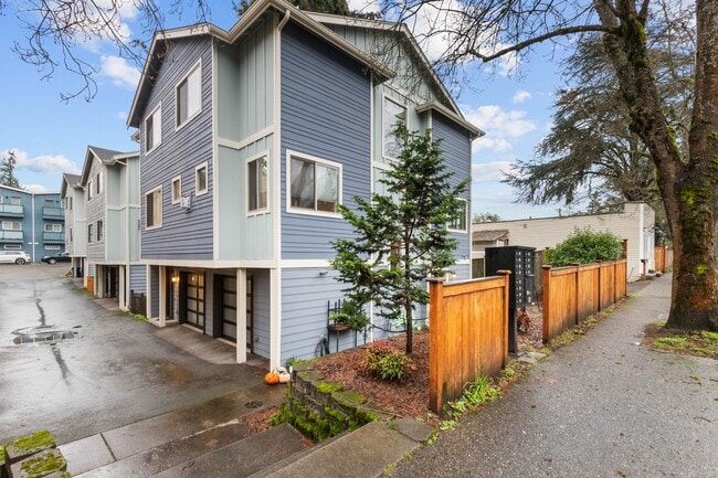Building Photo - 2bd/2.5ba Seattle Townhome
