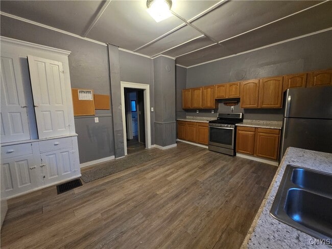 Building Photo - 137 W Schuyler St