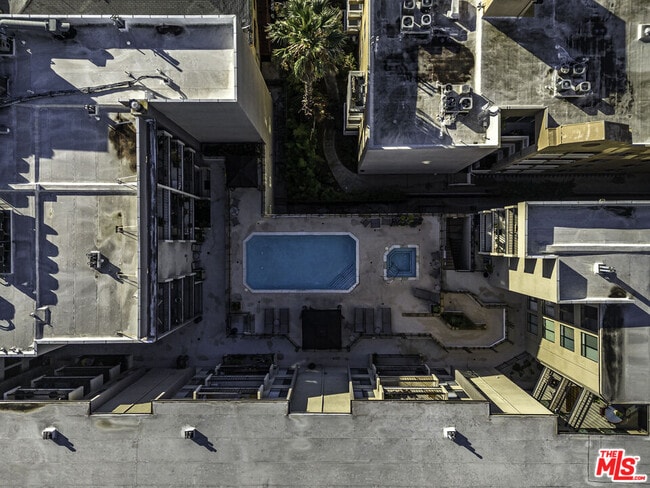 Building Photo - 7320 Hawthorn Ave