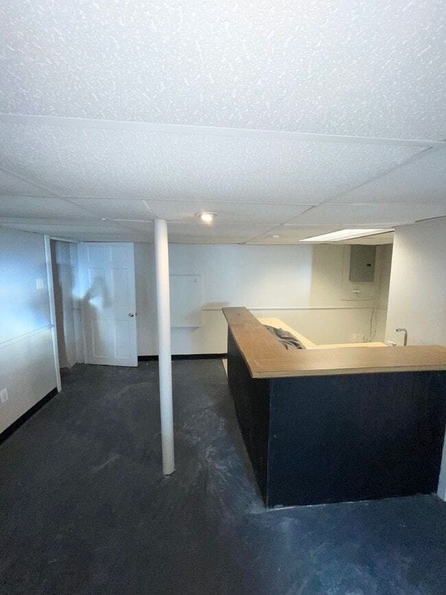 Building Photo - Newly Remodeled 3 Bedroom, 1.5 Bathroom in Brentwood- Basement Bar and Central Air!!