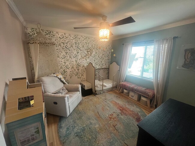 Building Photo - Beautiful 3 bed 2 bath fully furnished hom...