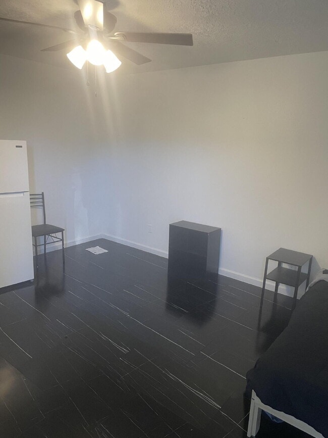 Building Photo - 521 Hoyt St