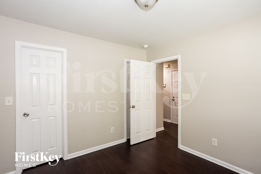 Building Photo - 5842 Brookfield Pointe Dr