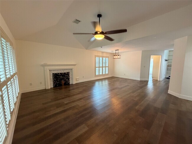 Building Photo - 3906 Hazelwood Dr