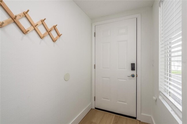 Building Photo - 320 Island Way