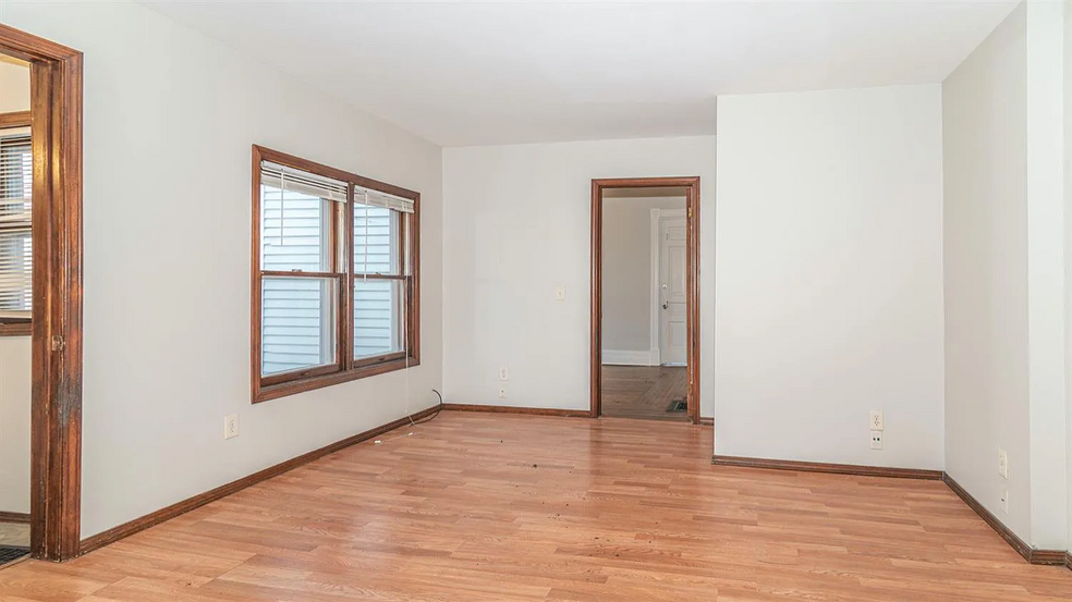 Living Room - 307 N Adams St