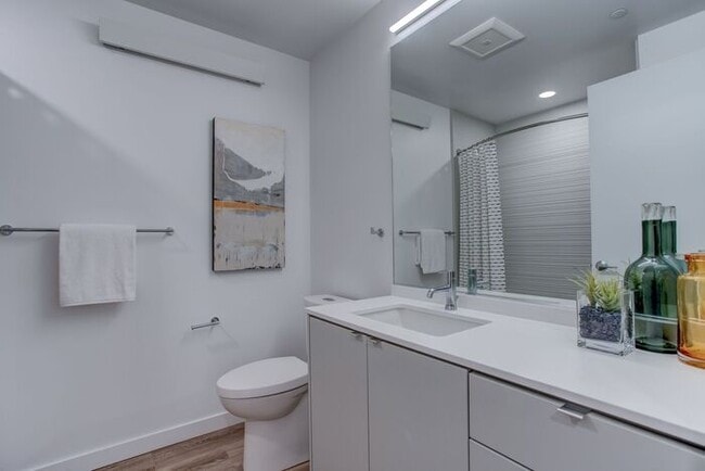 Building Photo - Luxury One Bedroom on Division near Salt &...