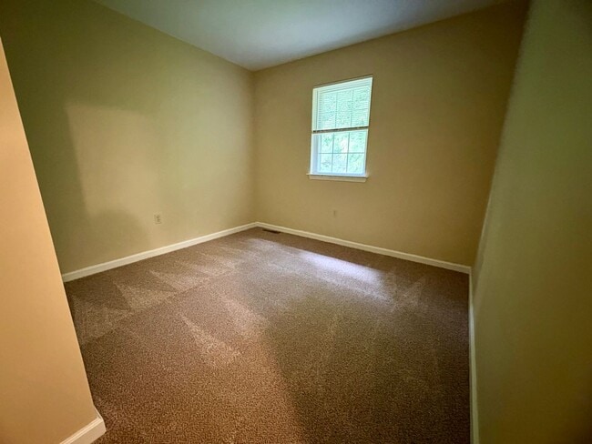 Building Photo - 3 Bedroom 1.5 Bathroom in Elizabethtown!