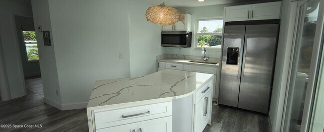 Building Photo - 216 NE 3rd St