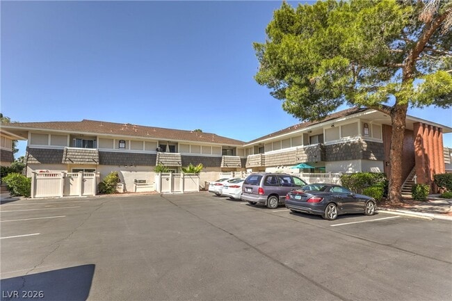 Building Photo - 714 Oakmont Ave