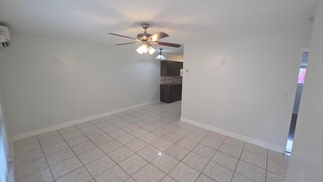 Building Photo - 4421 Poinciana St