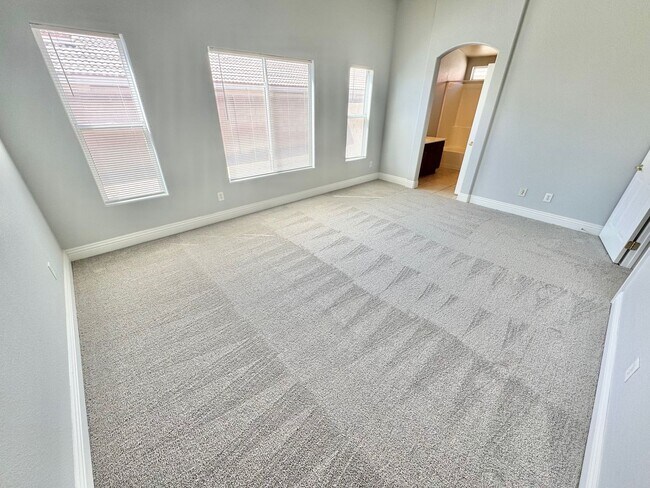 Building Photo - Stunning 4 bedroom home offering comfort and space in North Las Vegas
