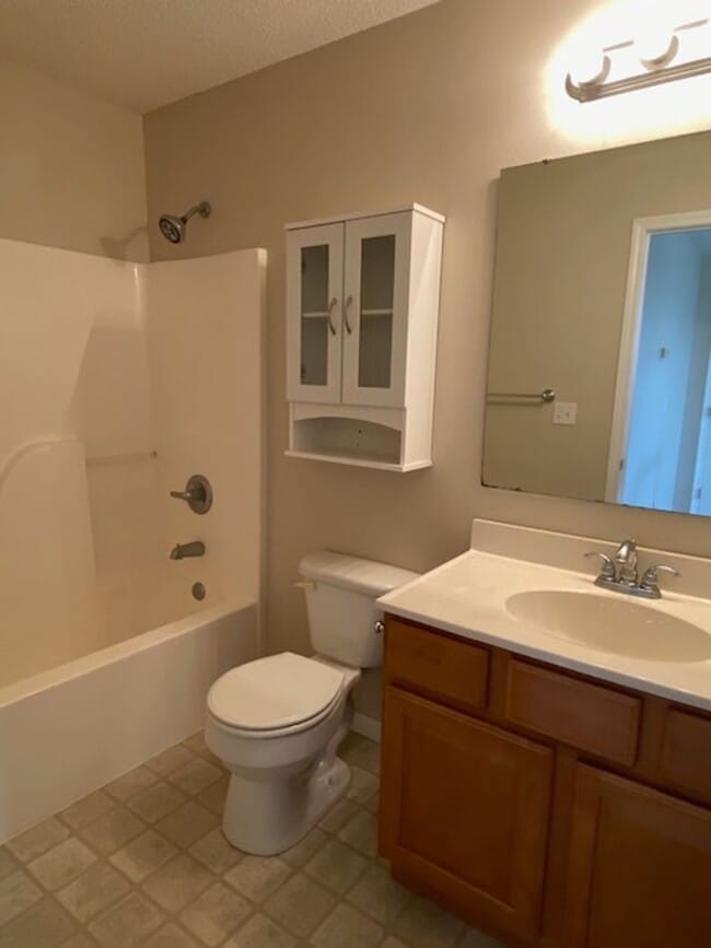 Building Photo - Three Bedroom Executive Home with 2.5 Bath...