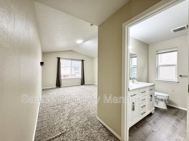 Building Photo - 255 NE 74th Ave