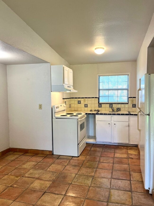 Building Photo - 4715 Howard St