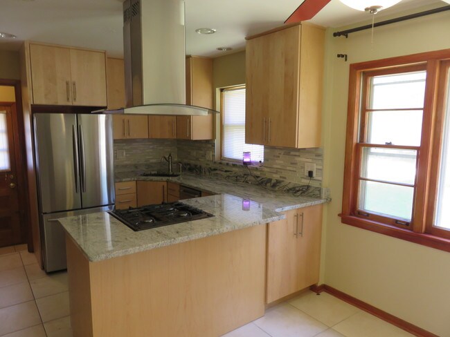 Building Photo - 1673 Ash St