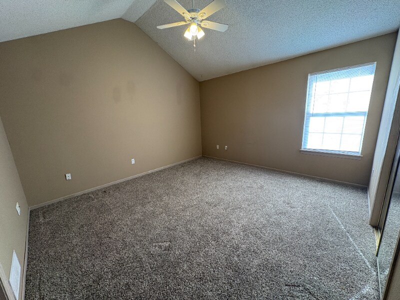 Building Photo - 1244 NW Phelps Dr