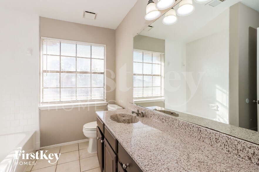 Building Photo - 9310 Westacre Pl