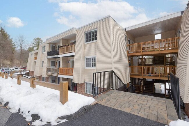 Building Photo - 219 Fox Run Ln