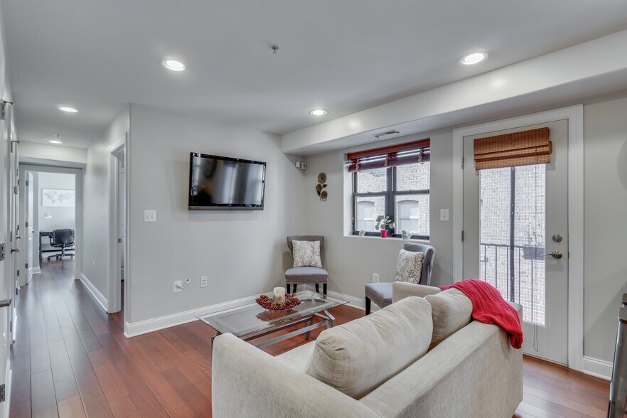 Living room with natural lighting - 1354 Euclid St NW