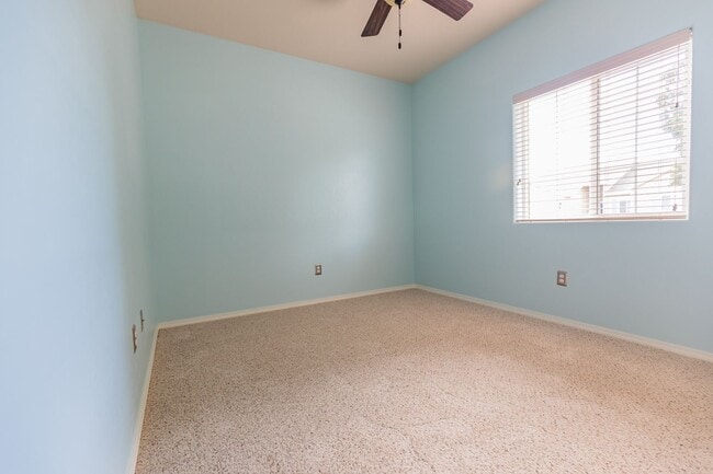 Building Photo - Inviting 4 Bed 2 Bath Home - Solar Panels & In The Golf Course Area!