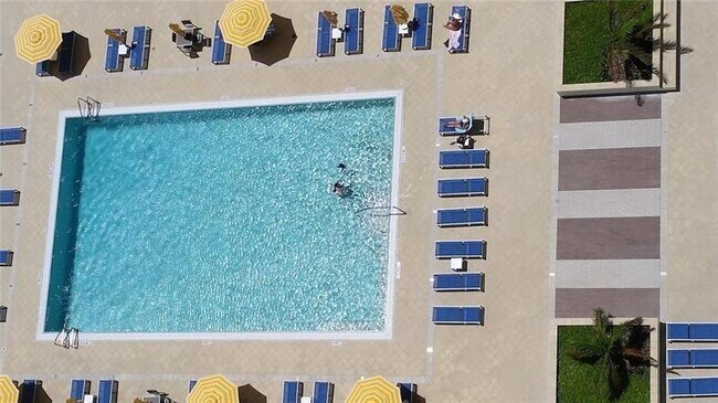 Building Photo - 3900 Galt Ocean Dr