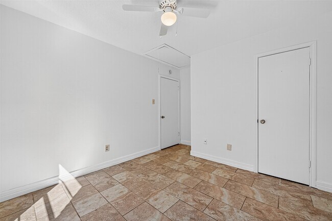 Building Photo - 4422 Wee Lassie Ln