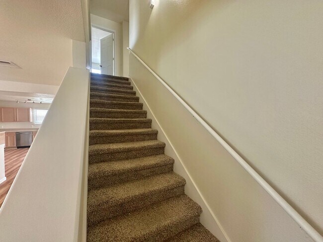 Building Photo - 3 BED 2.5 BATH WITH FRESH PAINT AND NEW AP...