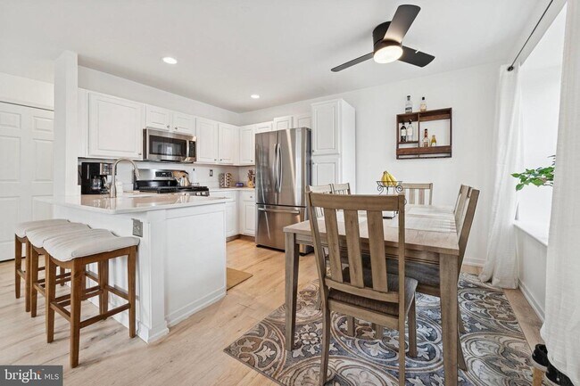 Building Photo - 422 Wendover Dr