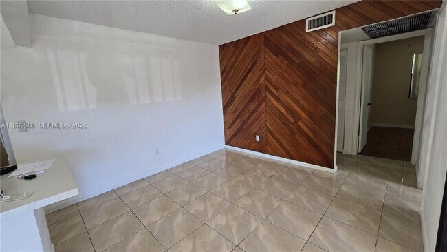 Building Photo - 2605 W 67th Pl