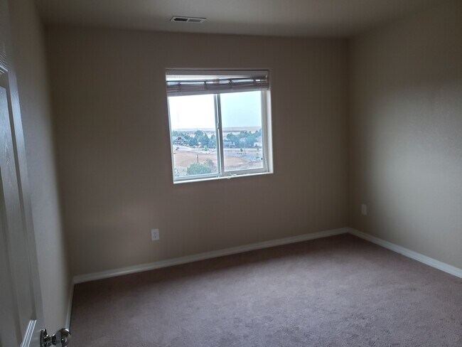 3rd Bedroom - 4721 Falcons Hood Pt