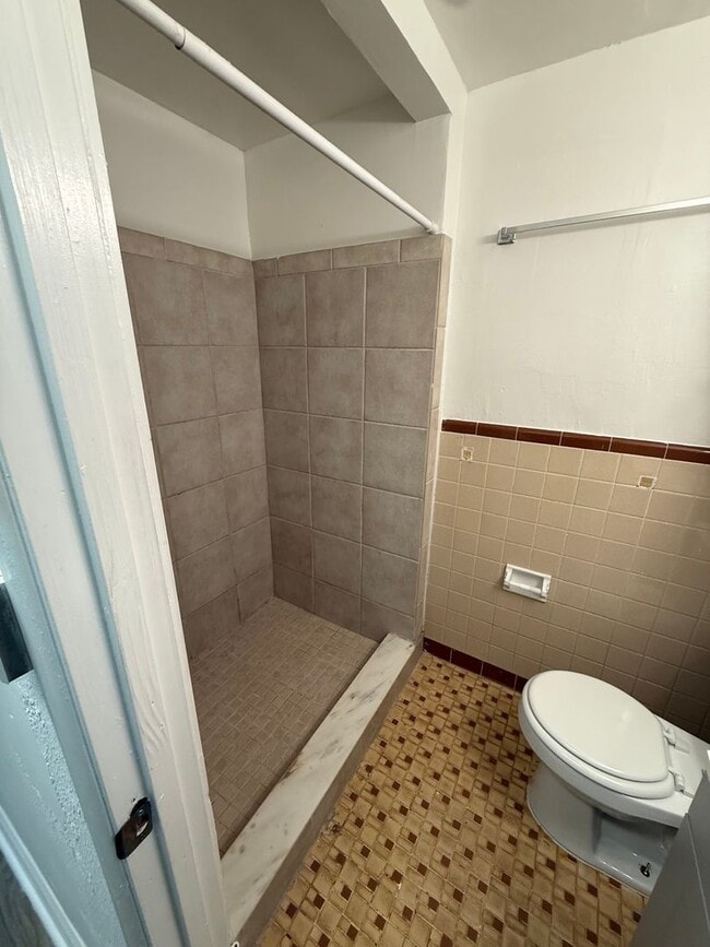 Building Photo - 325 Mayo St