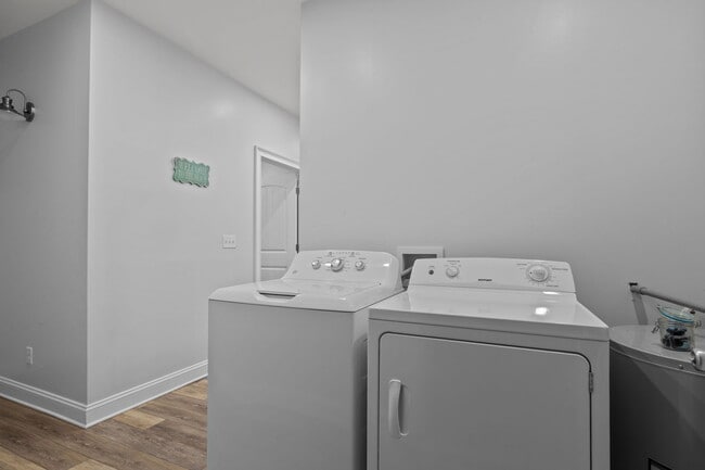 Building Photo - 360 Island Rd