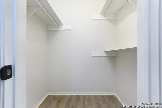 Building Photo - 3-Bedroom Home in Kirby Ready for Move-In!