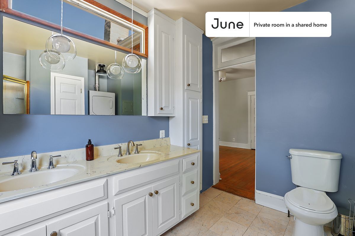 Building Photo - Room in Shared 4 bed/2 bath home