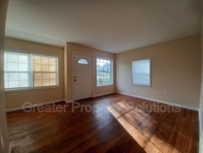 Building Photo - 412 W South St