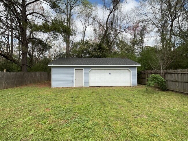 Building Photo - 227 Challedon Dr